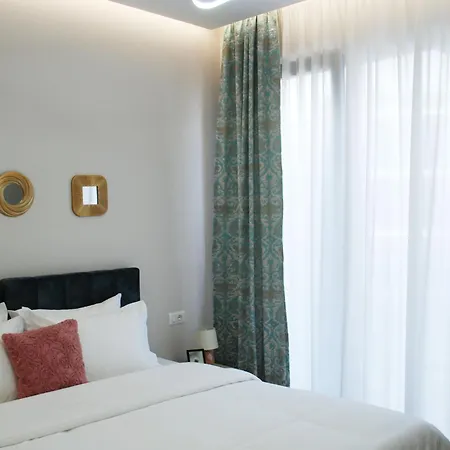 Lindi's 8/3 Apartmán Tirana