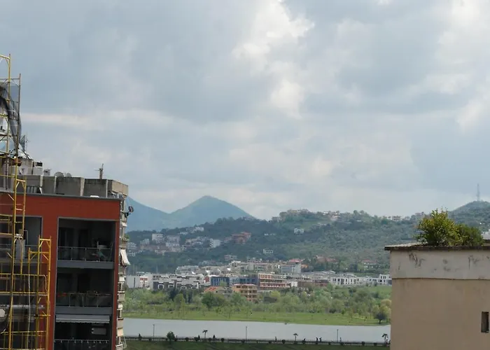 Lindi's 8/3 Apartmán Tirana